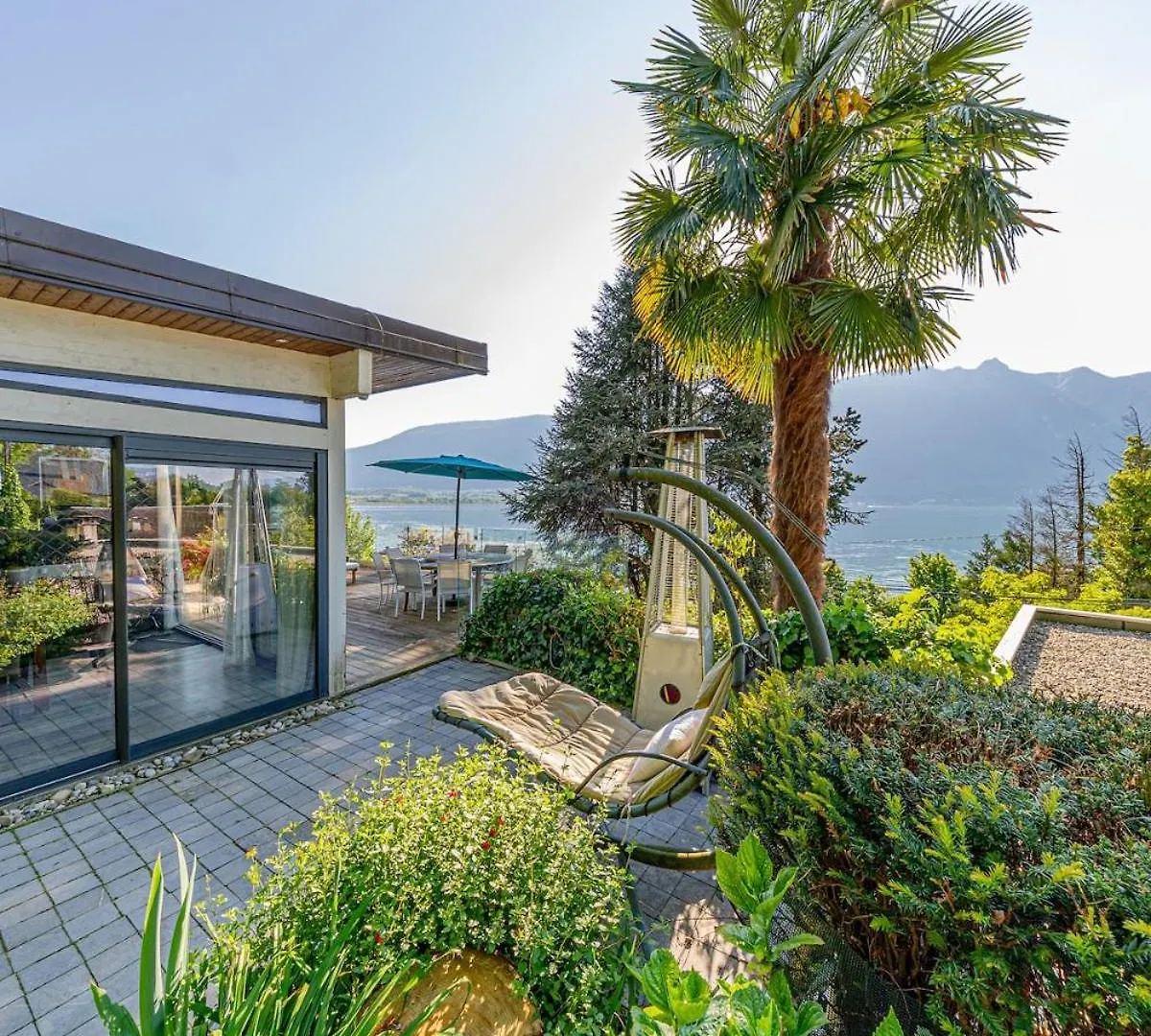 Villa Frontlake Tresserve