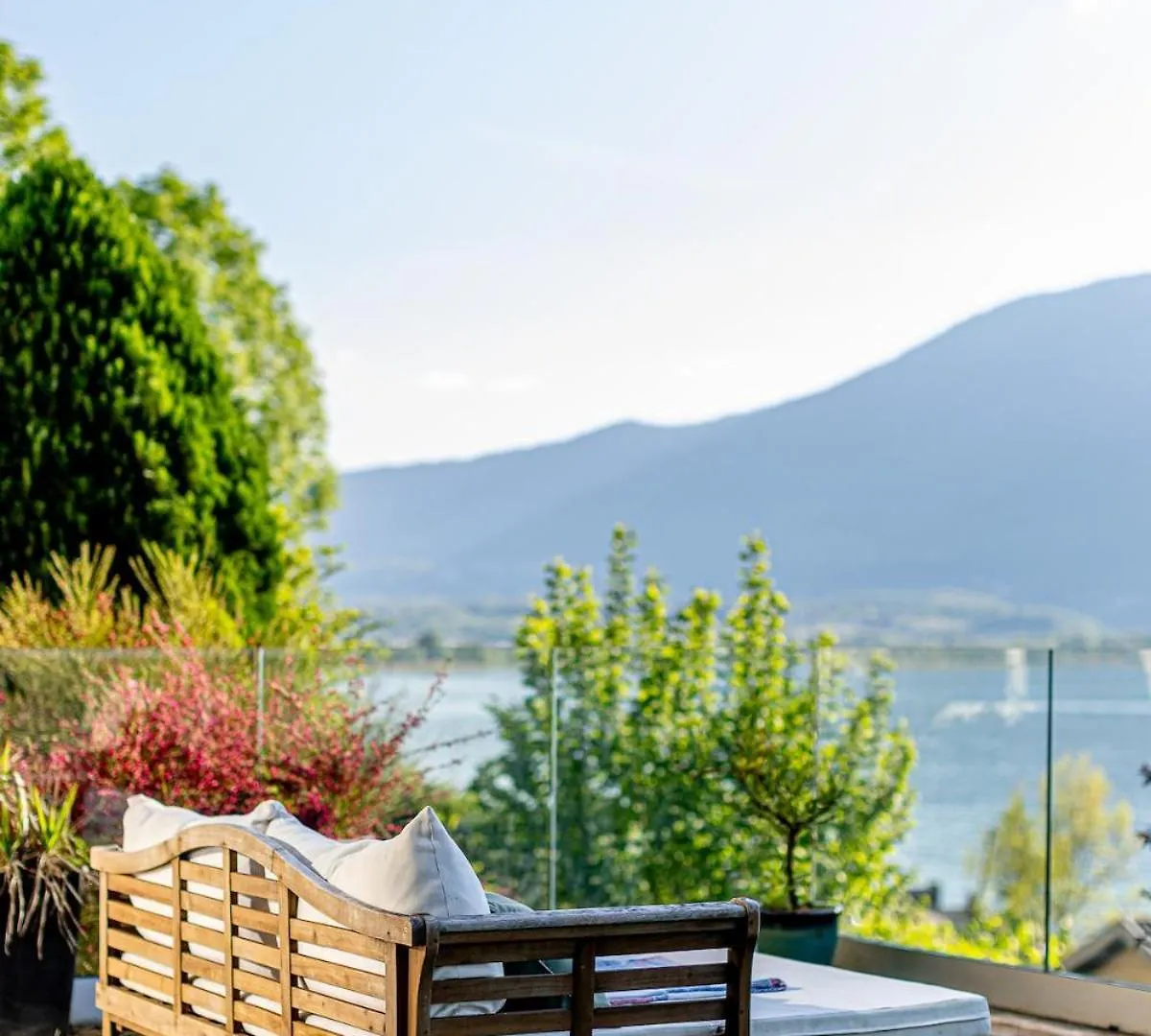 Villa Frontlake Tresserve